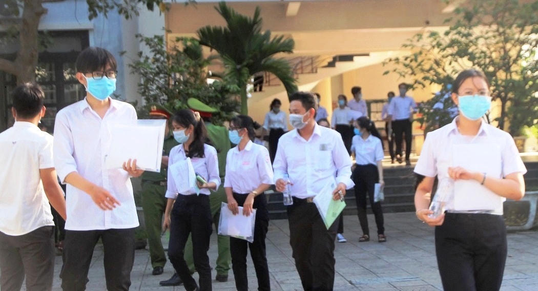 Thí sinh Quảng Nam sau khi hoàn thành bài thi.