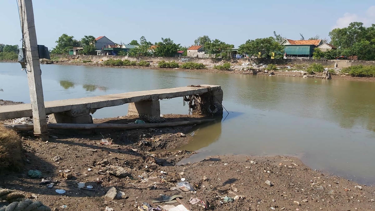 Hạng mục sửa chữa bến neo đậu tàu do không có vốn nên không được triển khai, hiện đã hư hỏng xuống cấp.