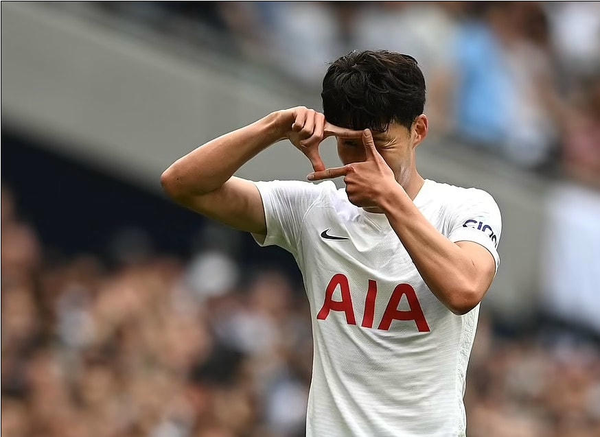 Son Heung Min ăn mừng bàn thắng mở tỷ số vào lưới Man City.