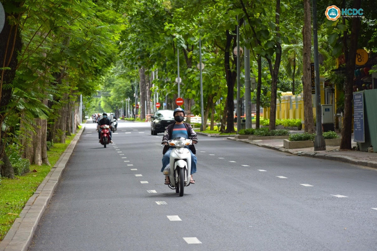 Đường TP HCM vắng vẻ trong những ngày thực hiện giãn cách xã hội.