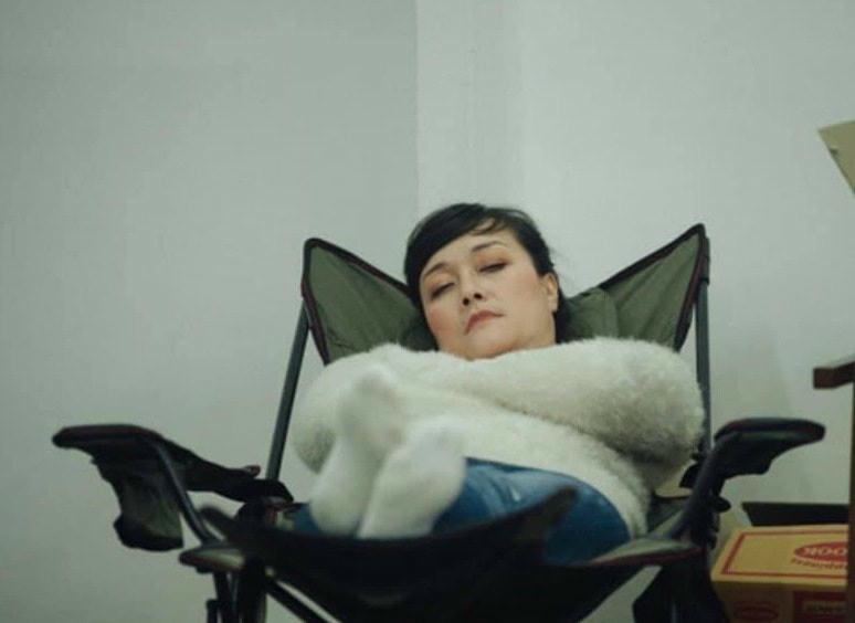 Nhiều khán giả cảm thấy xót xa khi nhìn hình ảnh các nghệ sĩ ngủ vạ vật trong các buổi tập Táo.