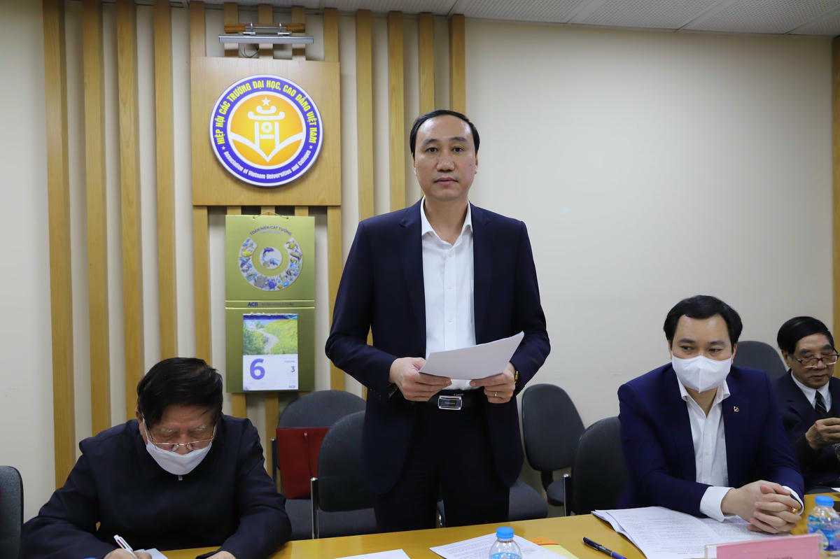 Phó Chủ tịch Phùng Khánh Tài phát biểu tại hội nghị.