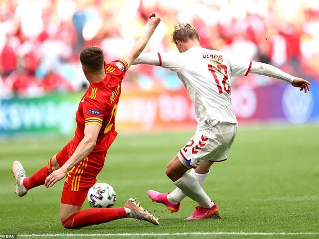 Dolberg tỏa sáng với một cú đúp