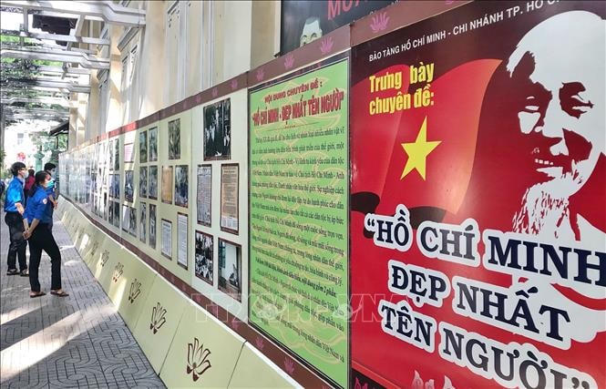 Triển lãm ảnh “Hồ Chí Minh - Đẹp nhất tên Người” tại Bảo tàng TP HCM.
