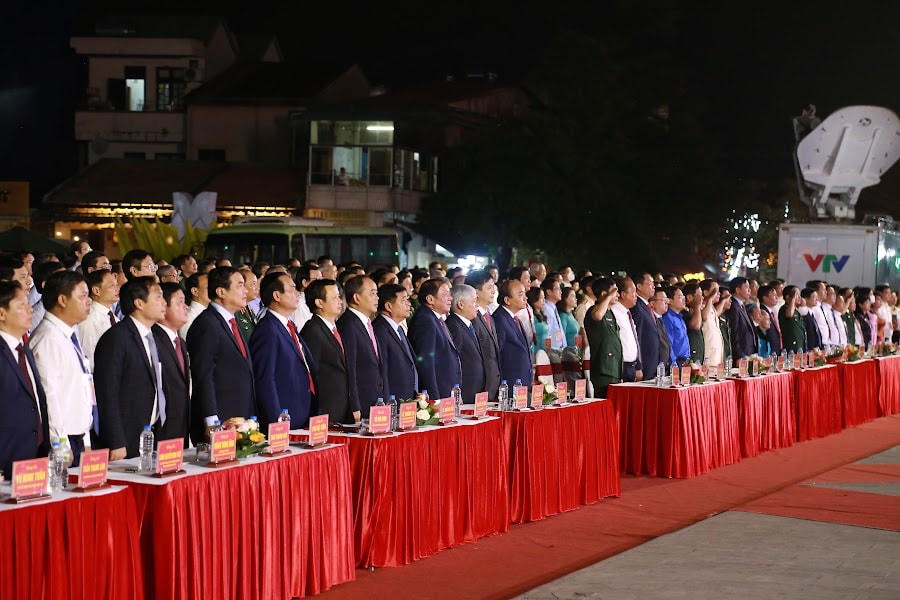 Chủ tịch nước Nguyễn Xuân Phúc cùng lãnh đạo Đảng, Nhà nước; lãnh đạo Bộ, ban, ngành Trung ương… tham dự lễ.