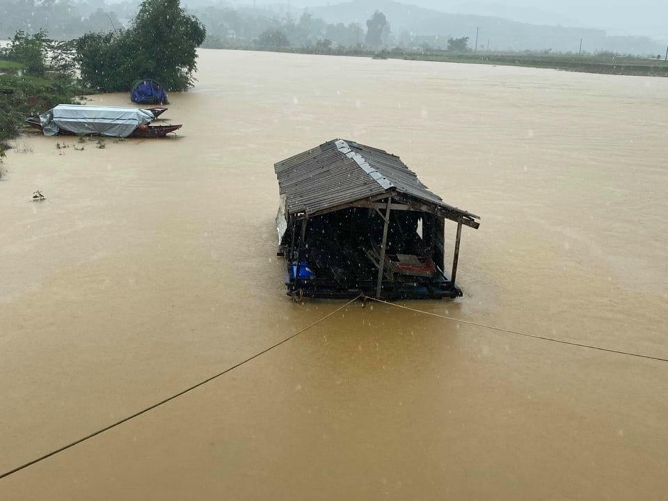 Lũ trên các con sông ở Hà Tĩnh lên nhanh.