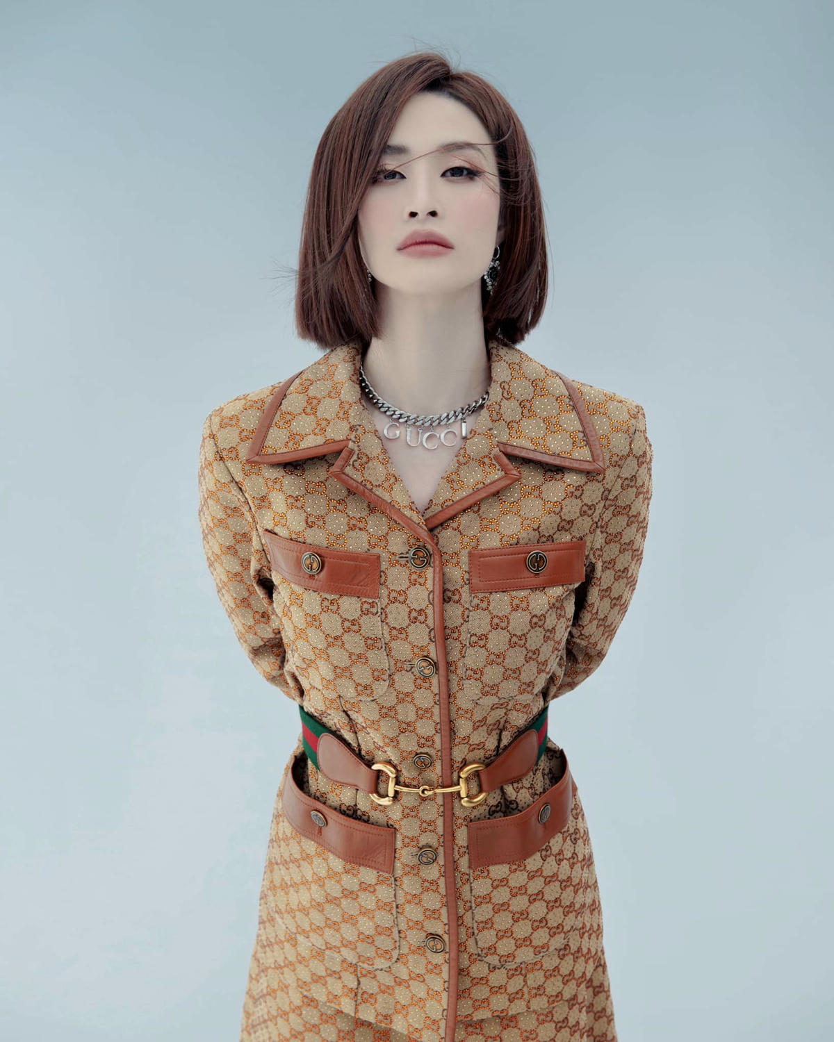 Với thiết kế của Gucci khiến nữ ca sĩ vô cùng sang trọng.