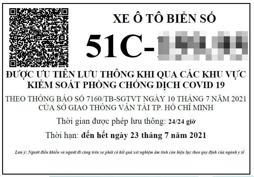 Một thẻ nhận diện phương tiện qua khu vực kiểm soát của TP HCM.