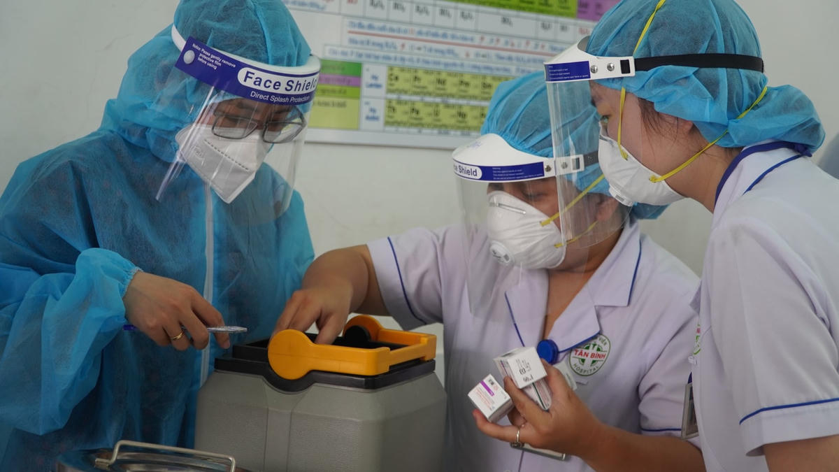 Nhiều quận - huyện bắt đầu tổ chức tiêm vaccine trong chiều ngày 21/6.