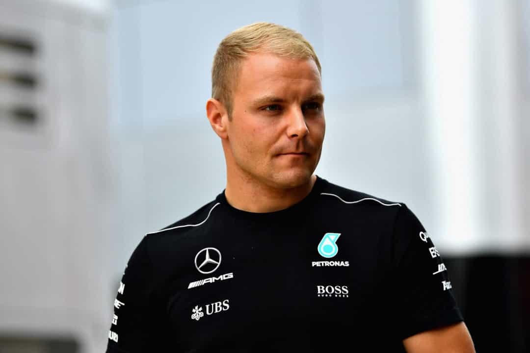 Valtteri Bottas là chàng trai người Phần Lan đã chứng minh rằng bạn không bao giờ có thể sai lầm khi để tóc vàng, mắt xanh.  
