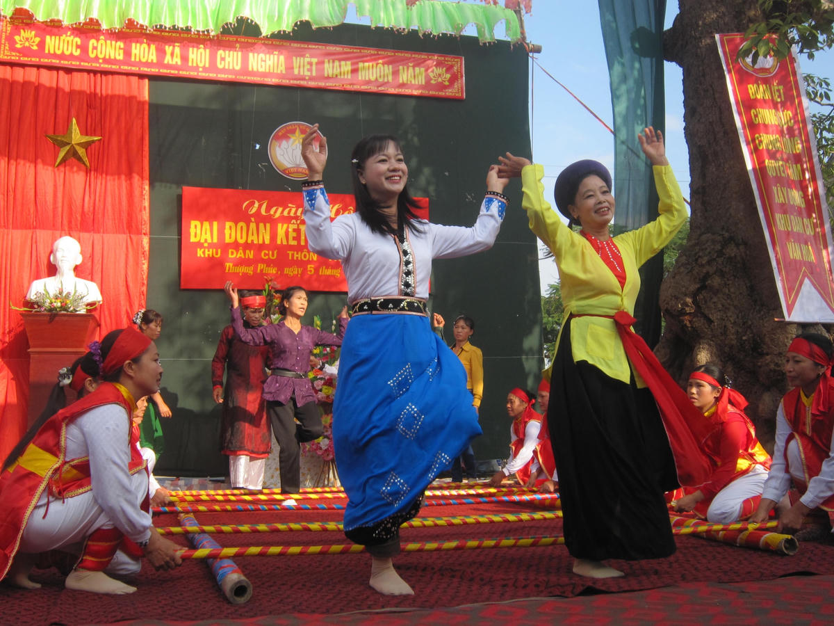 Đời sống văn hóa, tinh thần ở nông thôn nhiều nơi đã và đang được quan tâm, chú trọng.