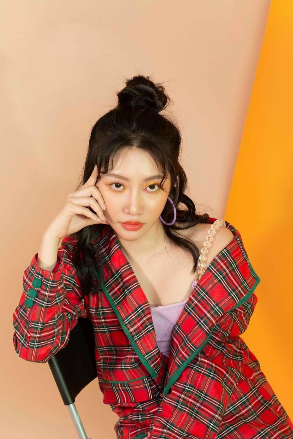 Chủ nhân hàng loạt bản hit Người lạ ơi, Tình nhân ơi, Chân ái… Orange đã có khoảng thời gian gắn bó với công ty của Châu Đăng Khoa.