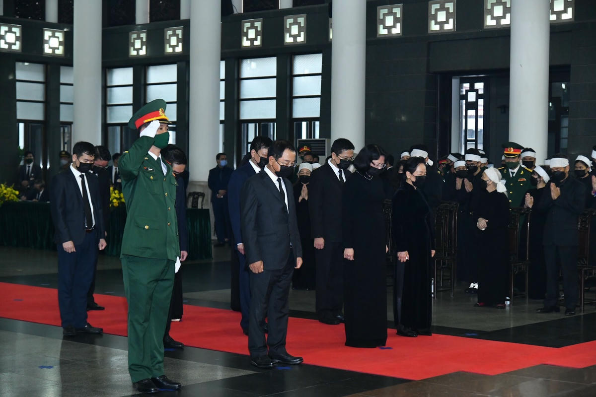 Đoàn VP Chủ tịch nước do Phó chủ tịch nước Đặng Thị Ngọc Thịnh dẫn đầu vào viếng nguyên Tổng Bí thư