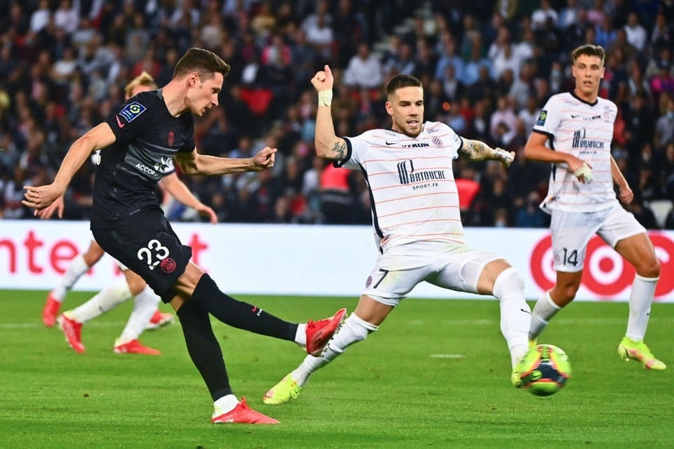 Julian Draxler ấn định chiến thắng 2-0 ở phút 88.