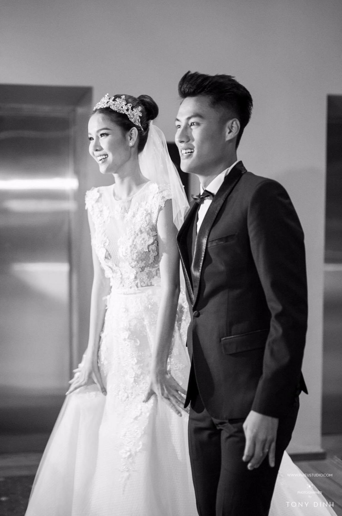 Cả hai chính thức về chung một nhà năm 2016 sau nhiều ồn ào chuyện tình cảm.