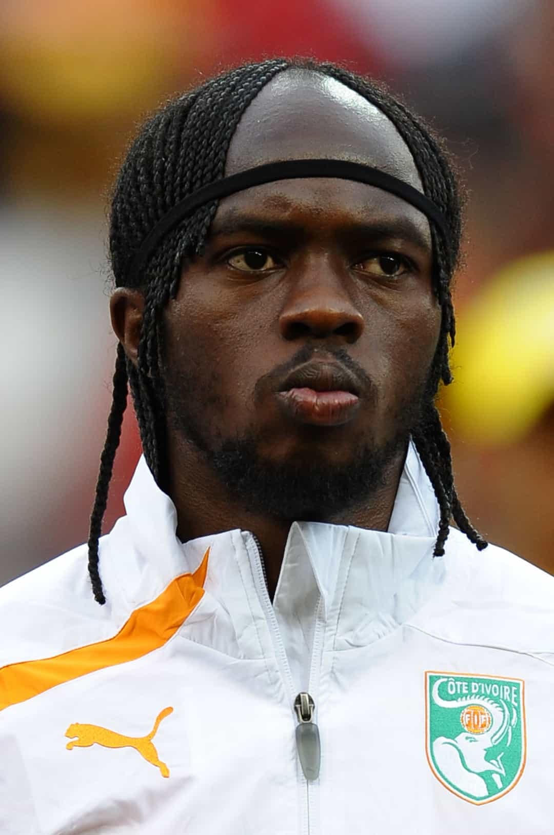 Cầu thủ Gervinho của Côte d’Ivoire với phong cách rất quái đản, phải chăng anh muốn che đi cái đầu trọc của mình?  