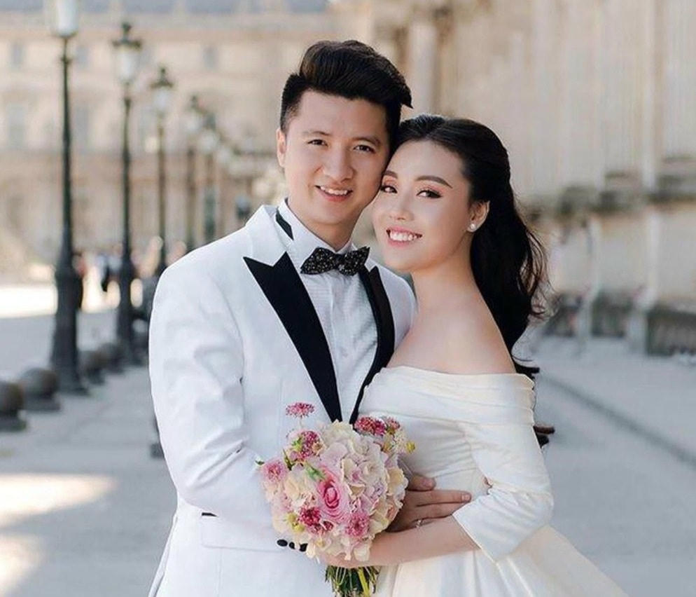 Trước ồn ào này, Trọng Hưng giữ im lặng mặc cho những sự chỉ trích của khán giả đổ dồn về phía anh. Mãi đến 2 tuần sau, nam diễn viên mới lên tiếng về lùm xùm và thông báo đã hoàn tất thủ tục ly hôn.