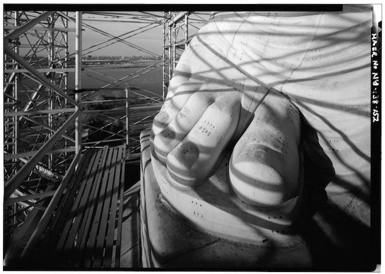 Tượng nữ thần Tự do của Mỹ vốn là một ngọn hải đăng màu nâu đỏ