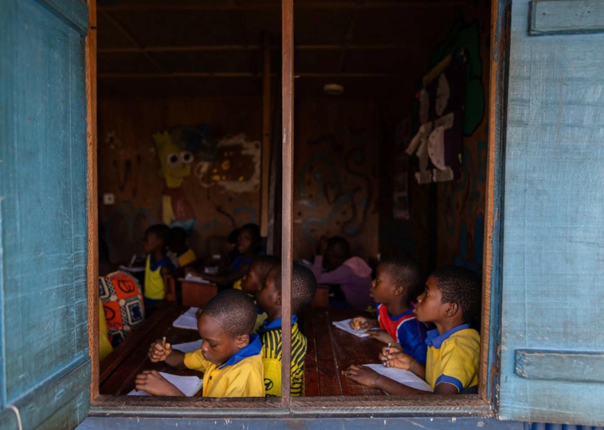 Nhiều học sinh đã không quay lại lớp do đại dịch. Ảnh: The Guardian.