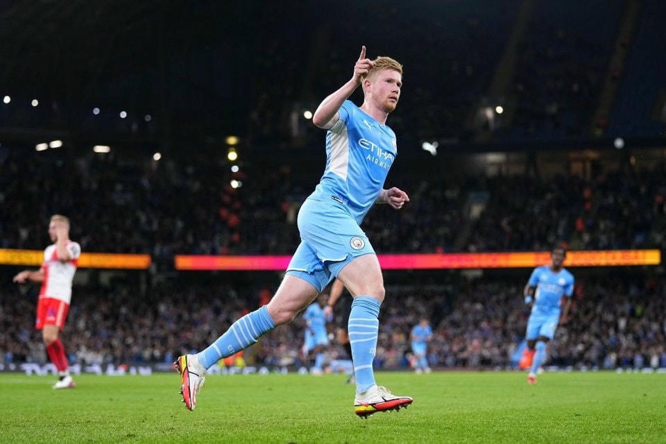 Kevin De Bruyne mở màn cho chiến thắng 6-1 của Man City.