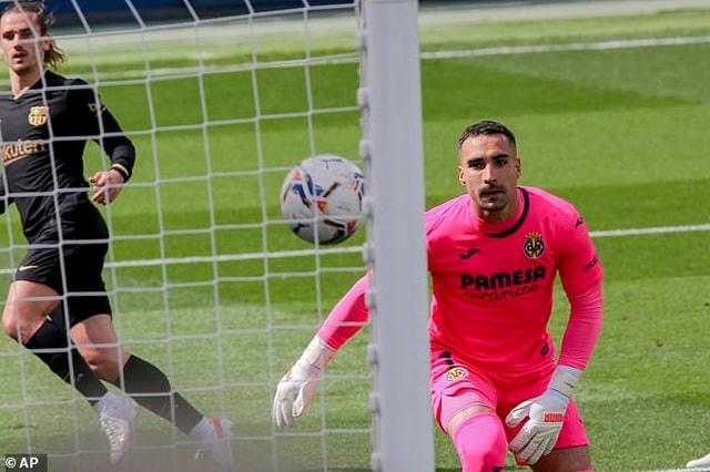 Griezmann gỡ hòa 1-1 cho Barcelona ngay sau đó.