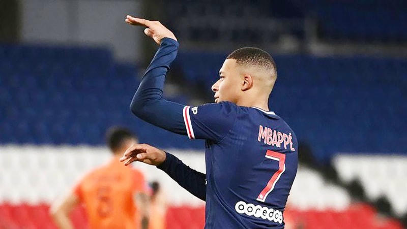 Mbappe quyết định ở lại PSG thêm 1 năm.