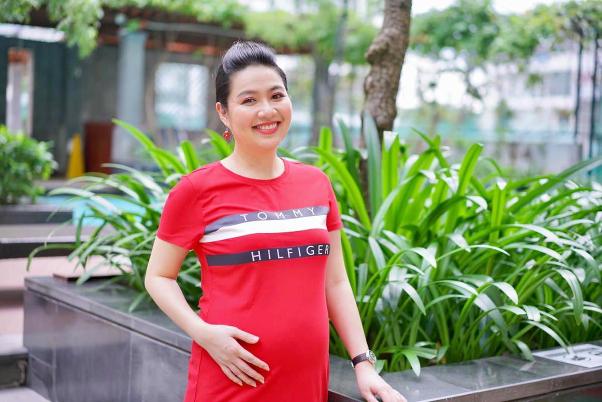 Lê Khánh chia sẻ hình ảnh mang thai con thứ hai và gửi lời cảm ơn khán giả.