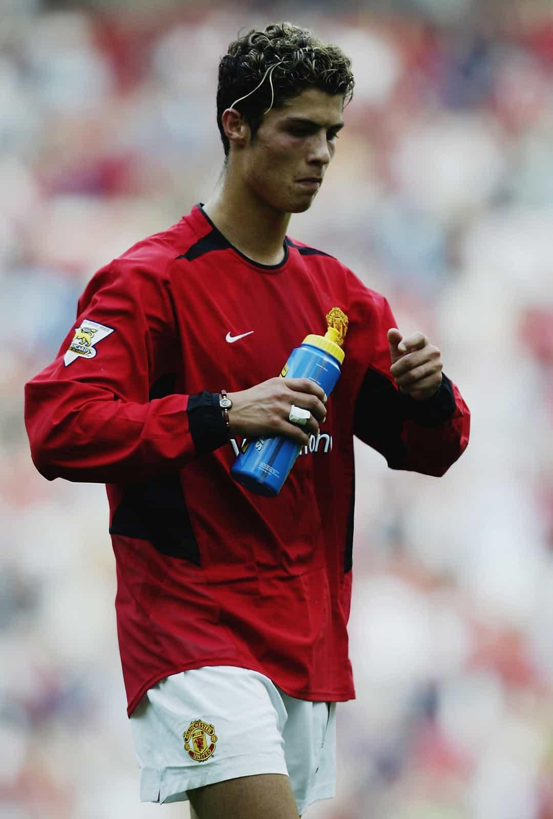 Năm 2003, khi còn thi đấu cho Manchester United, Ronaldo đã có một lần cắt tóc khủng khiếp.  