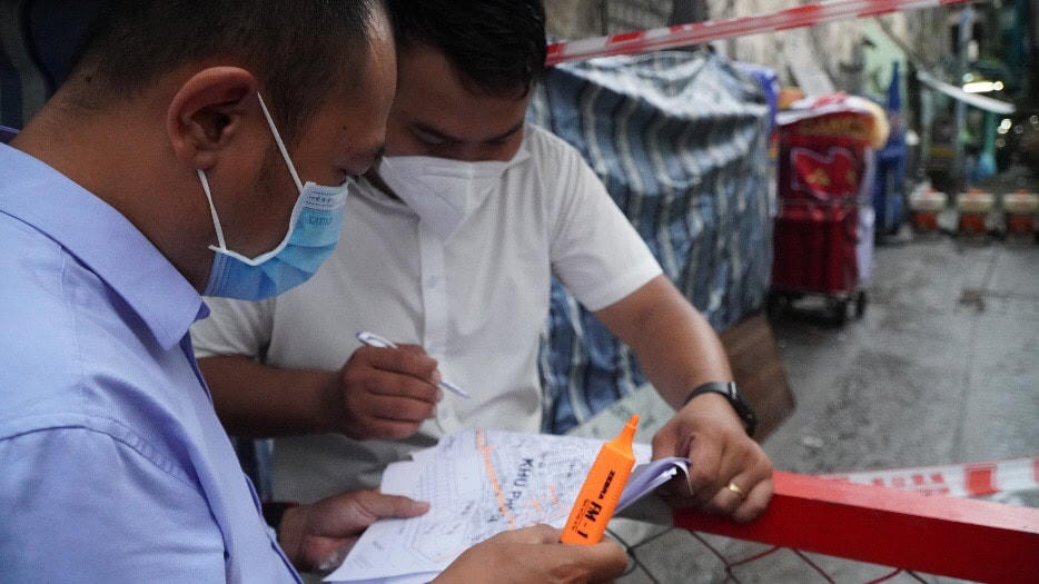 Xác định khu vực liên quan để tiến hành phong tỏa.