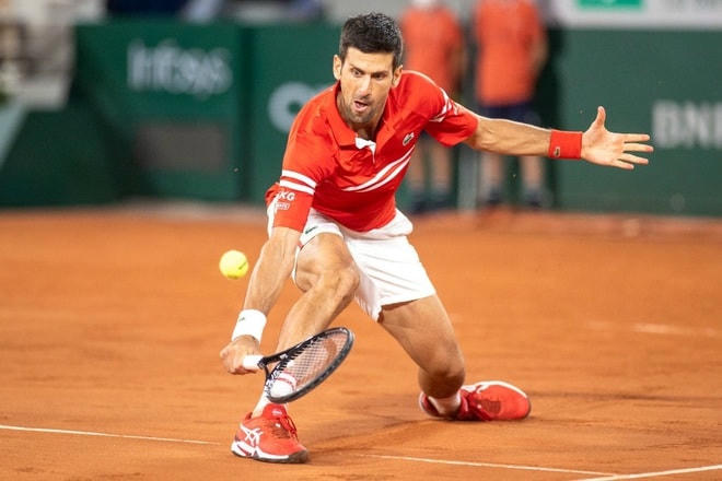 Novak Djokovic thi đấu ở tứ kết Roland Garros.