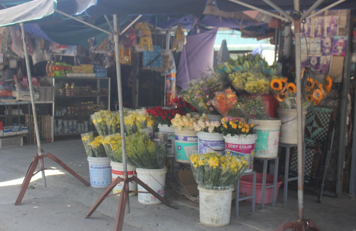 Chợ Vườn Lài nhiều mặt hàng phục vụ người dân.