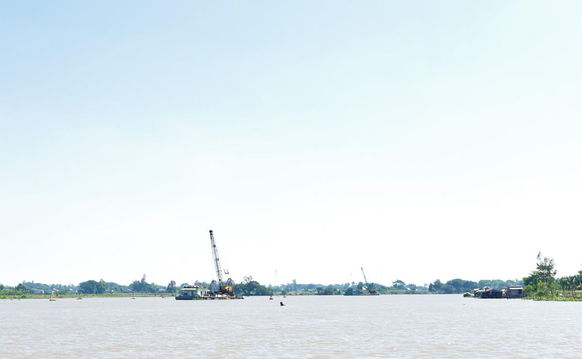 Dự án nạo vét thông luồng (đoạn từ đuôi Cồn Cóc đến bến đò Chợ Mới) nằm trên địa bàn huyện An Phú, tỉnh An Giang.