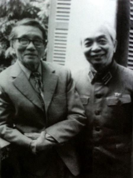 GS Đặng Thai Mai và Đại tướng Võ Nguyên Giáp.