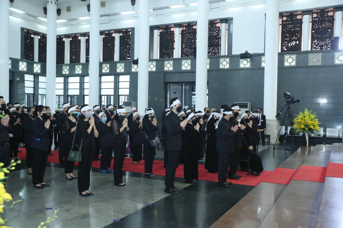 Gia quyền nguyên Tổng Bí thư Lê Khả Phiêu kính cẩn tiễn biệt ông lần cuối