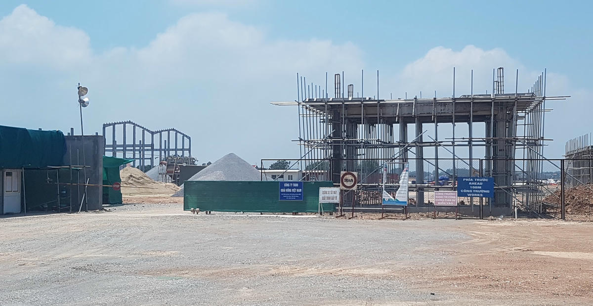 Công ty TNHH Khải Hồng Việt Nam đang tiến hành xây dựng dự án. Ảnh: Hà An.