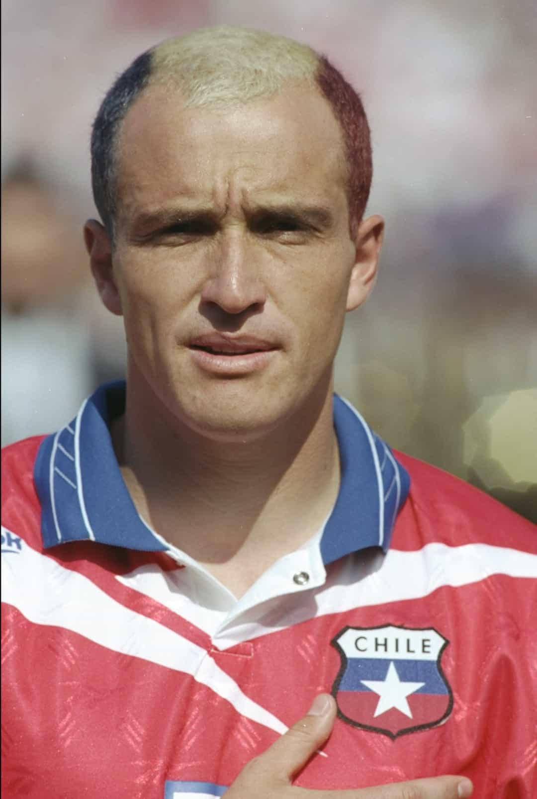 Cựu cầu thủ bóng đá Chile Javier Margas rất thích nhuộm tóc theo nhiều cách độc lạ.  