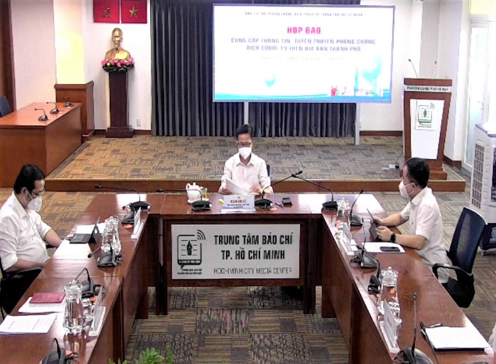 Quang cảnh buổi họp báo chiều 18/10.