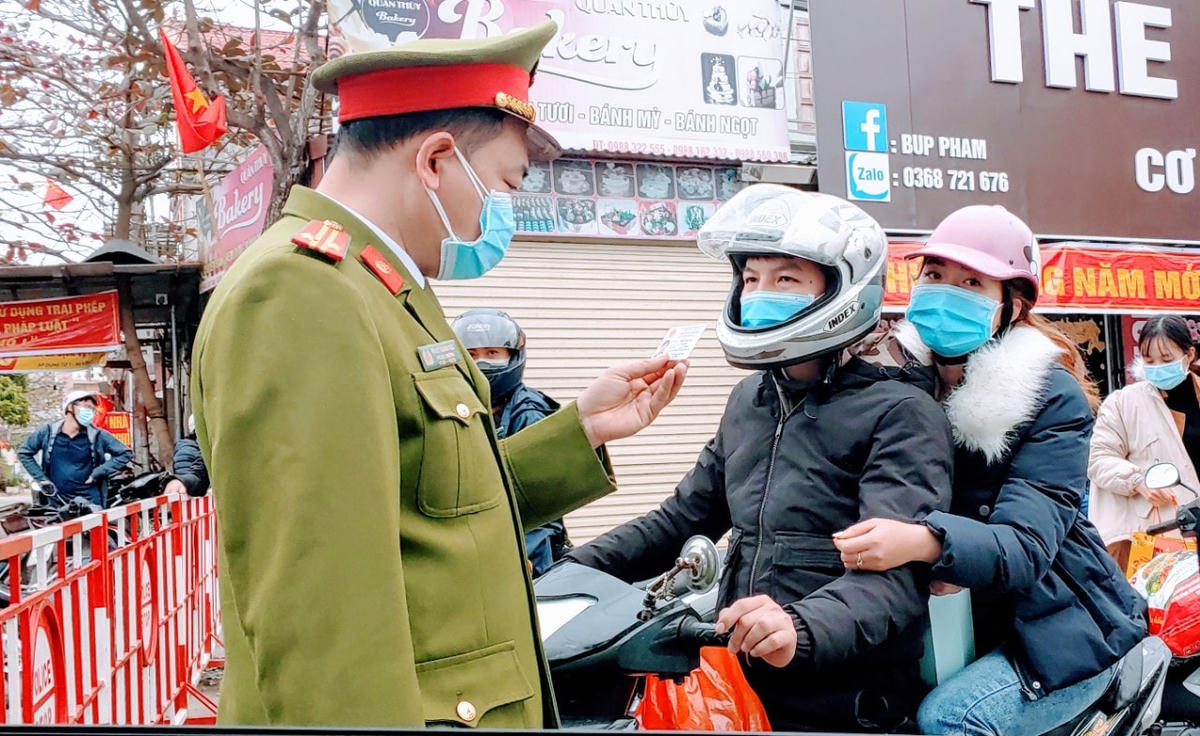 Người và phương tiện ra, vào TP Hải Dương được kiểm soát chặt chẽ theo quy định về phòng chống dịch Covid-19.