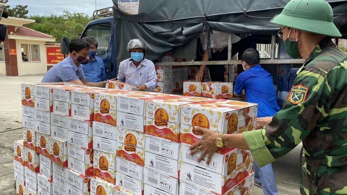 Tập đoàn Tân Hiệp Phát nỗ lực chung tay cùng góp phần phòng chống dịch Covid-19 bằng hàng trăm ngàn sản phẩm Trà Thanh Nhiệt Dr Thanh giúp tăng cường hệ miễn dịch cơ thể.