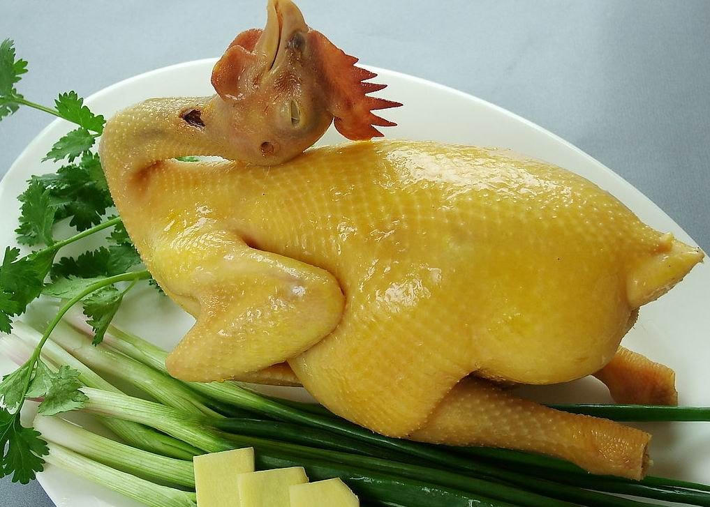 Cách luộc gà cúng ngon rất đơn giản. 