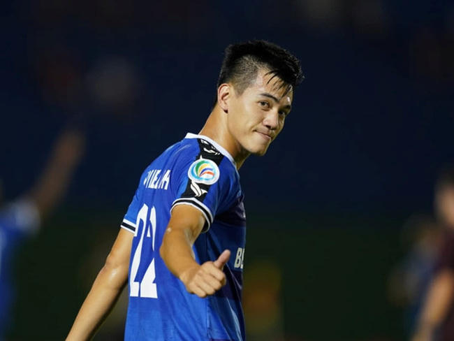 Tiến Linh nhận được sự nhắc nhở của ban huấn luyện B.Bình Dương.