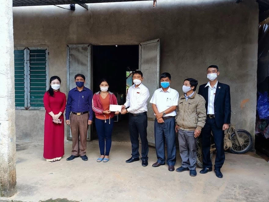 Những mái nhà của những phận đời nghèo khó được sưởi ấm bởi những ngọn lửa nghĩa tình của Người Agribank, để vơi đi những nhọc nhằn, để đón nhận một cái Tết ấm no, tràn ngập tình yêu thương