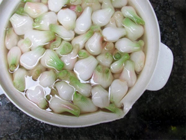 Bí quyết muối dưa hành, củ kiệu chua ngọt đón Tết