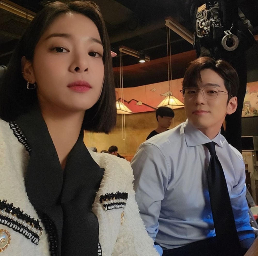 Nói về những phân cảnh ngọt ngào trên phim, nữ phụ Seol In Ah thừa nhận rung động khi hôn bạn diễn Kim Min Kyu.