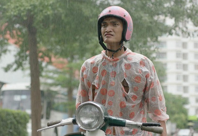 Vào vai chàng trai tốt bụng, hết lòng giúp bạn trong phim "Cua lại vợ bầu", nam diễn viên hài Mạc Văn Khoa chiếm được nhiều thiện cảm của khán giả.  