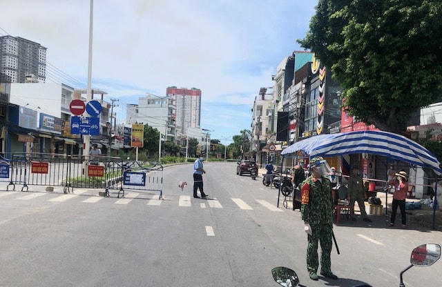 Chốt kiểm tra phòng chống dịch Covid-19 ở TP Nha Trang.