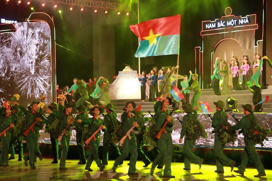 Một tiết mục khác trong chương trình văn nghệ.