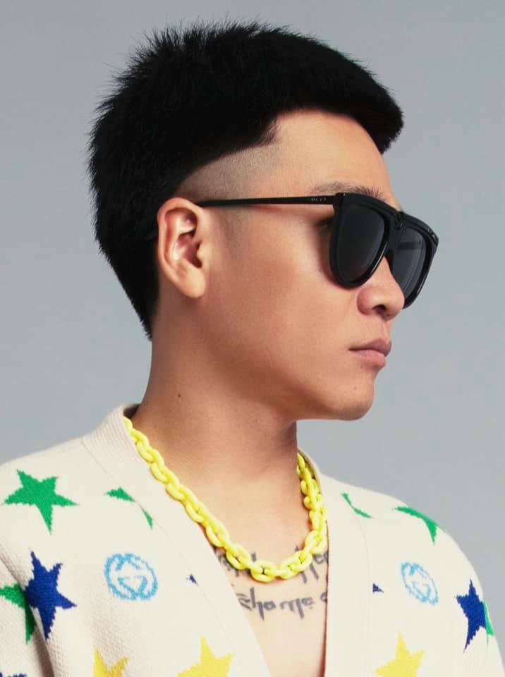 Các phụ kiện được làm bằng mắt xích đang cháy hàng trên các trang mua sắm online.