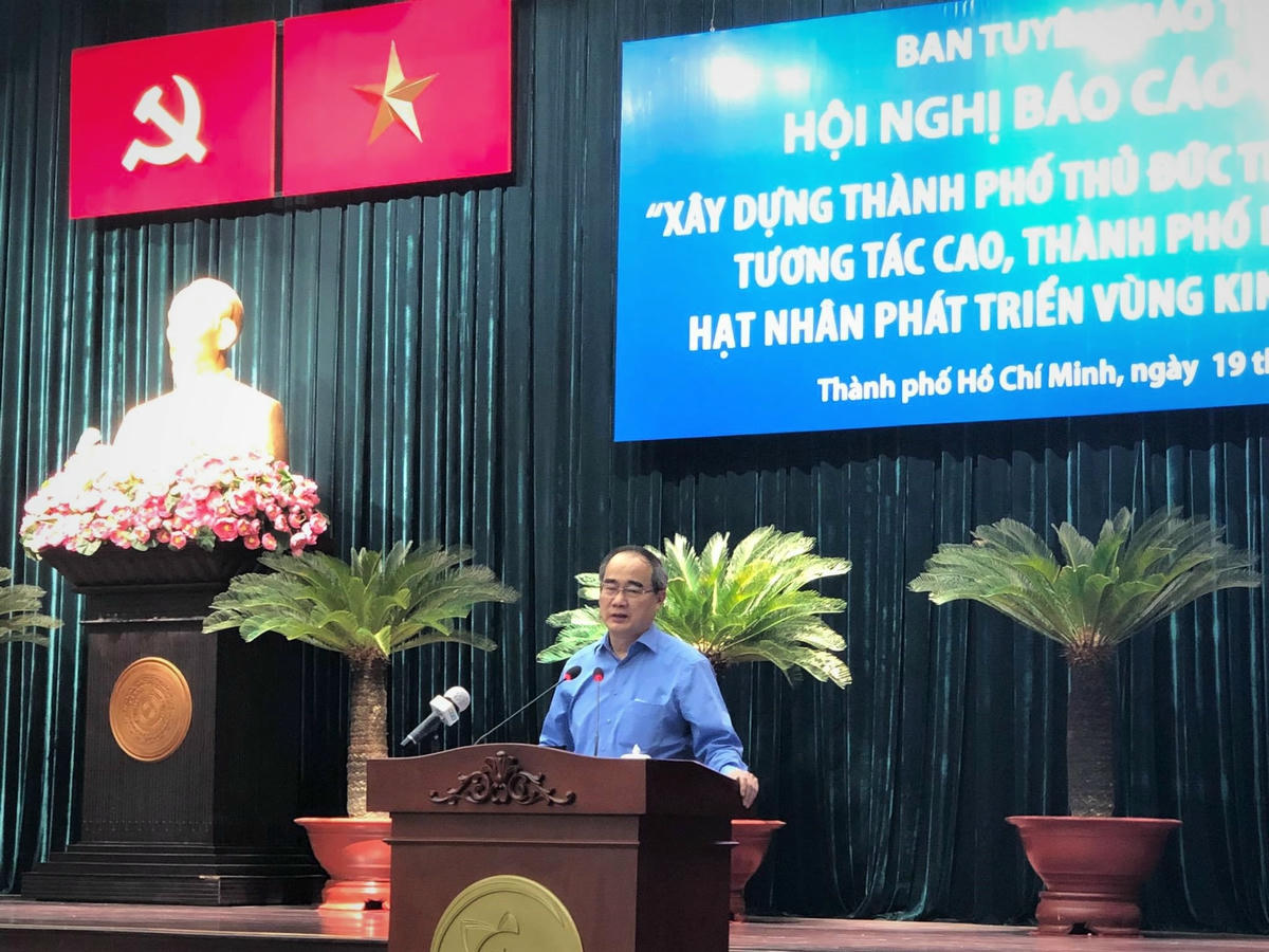 Ủy viên Bộ Chính trị, Trưởng Đoàn ĐBQH TP HCM, phụ trách theo dõi và chỉ đạo Đảng bộ TP Nguyễn Thiện Nhân báo cáo tại Hội nghị. (Ảnh: Hồng Phúc).