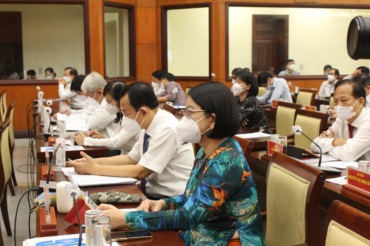 Đại biểu HĐND TP HCM tham dự kỳ họp.